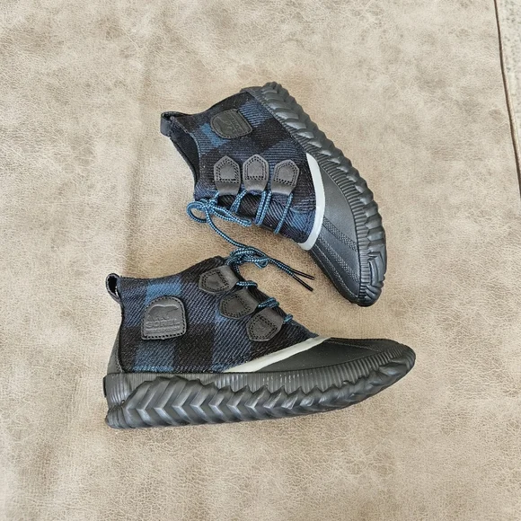 Sorel Ankle Boots in Black and Teal - Picture 2 of 8